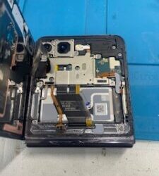 【Galaxy Z Flip5 メインディスプレイ修理中です】