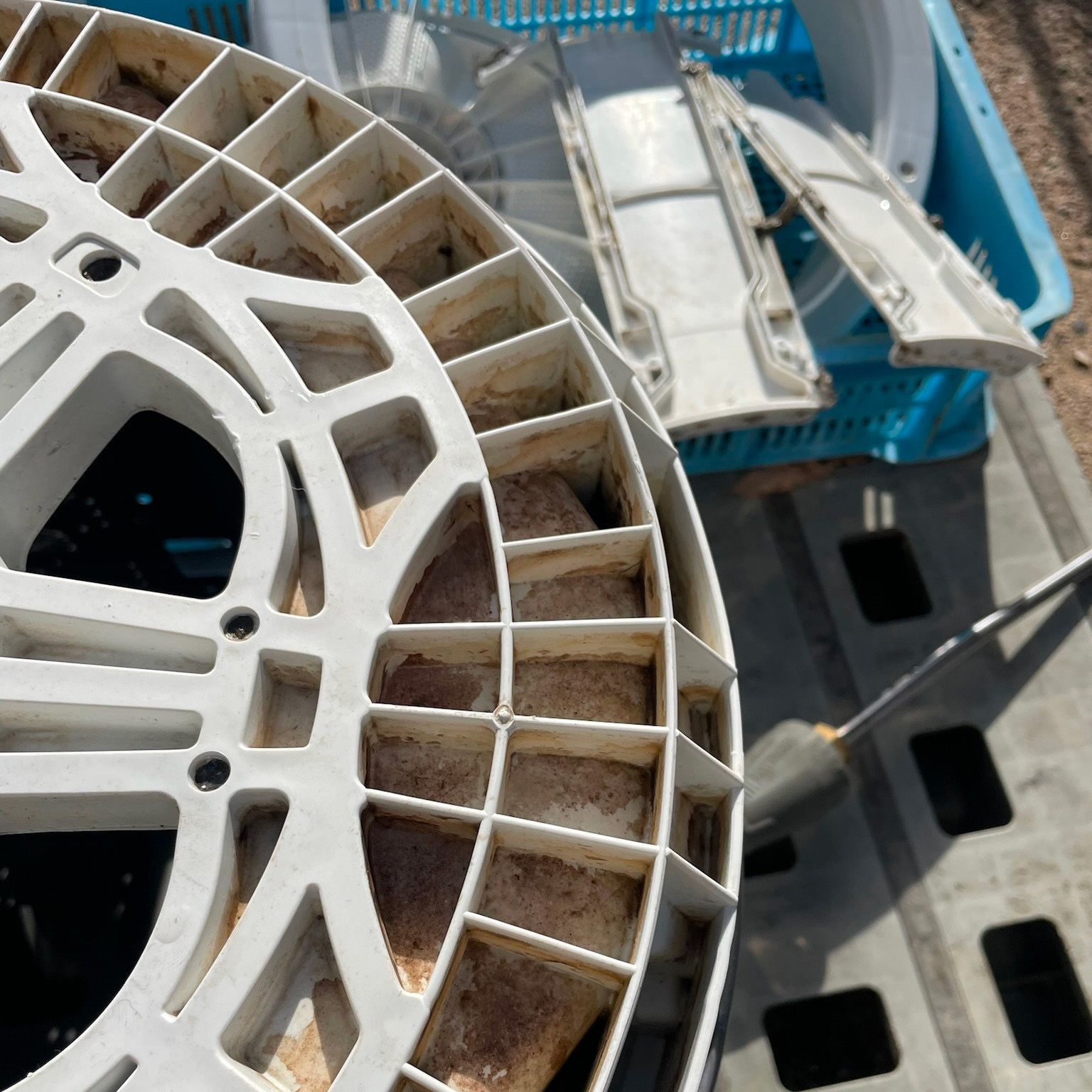 専用技術による丁寧な分解・洗浄作業